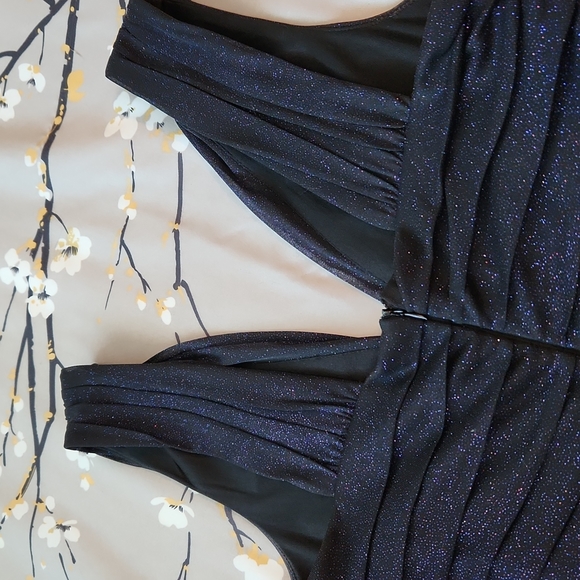 Sparkley Bodycon Dress - Picture 7 of 8